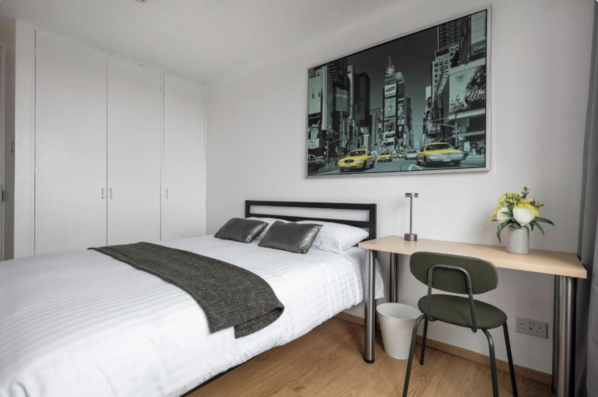 Apartment Contractors & Relocators View 3beds 6guests London