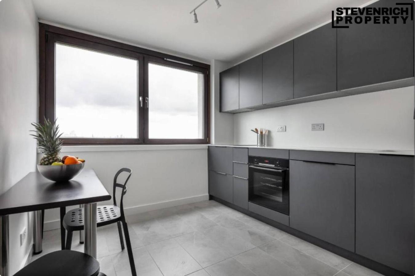 Contractors & Relocators View 3beds 6guests Apartment London