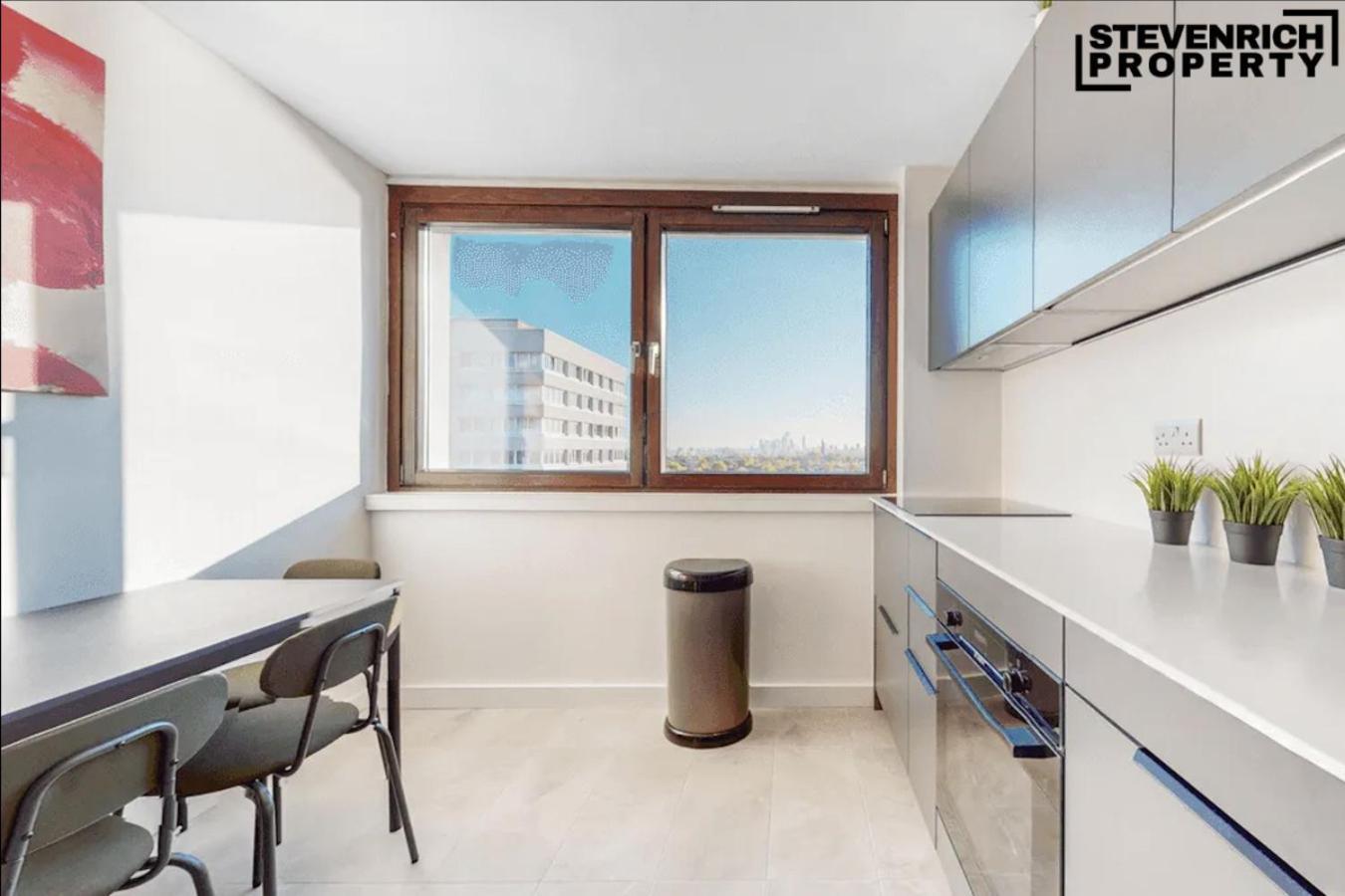 Contractors & Relocators View 3beds 6guests London
